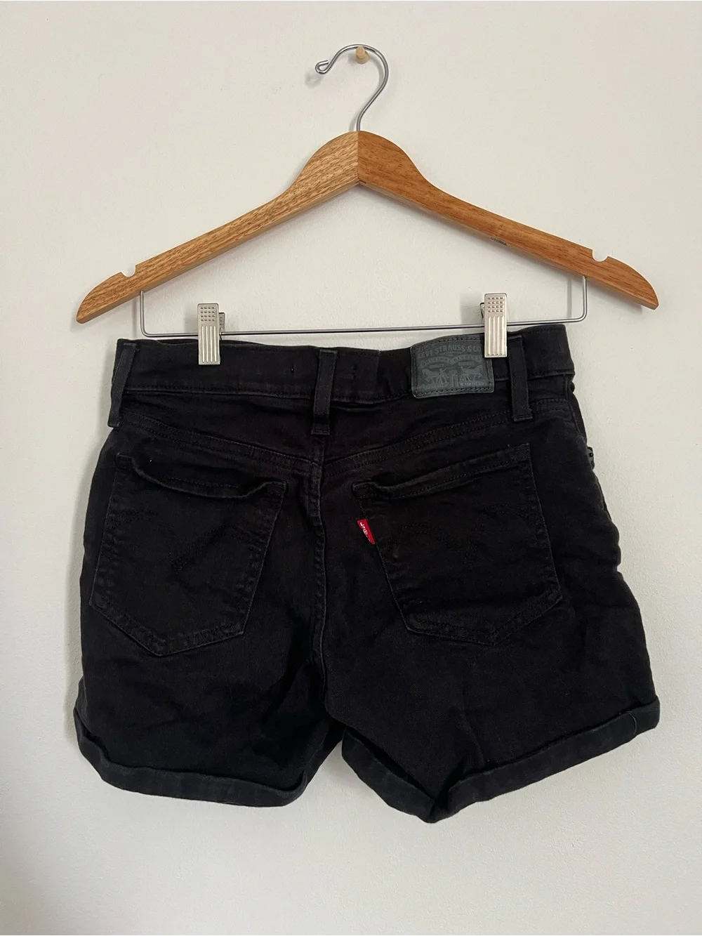 Levis size 27